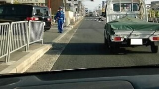 左折でお店や施設に入る車両 ペーパードライバー運転初心者に役立つ運転の豆知識