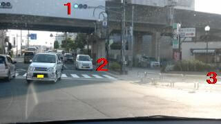 右折待ちで確認する3つのポイント 安全運転を楽しむ運転の豆知識