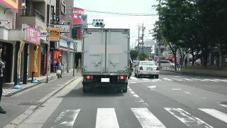 交差点付近渋滞の対応で前車がトラックの場合 ペーパードライバー運転初心者に役立つ運転の豆知識